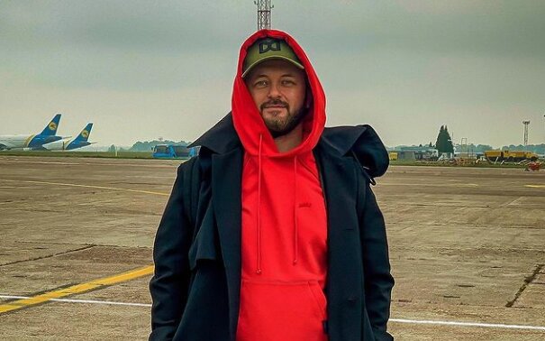 Жена Дзидзьо схватилась за микрофон, певец не выдержал: "Как малый ребенок"