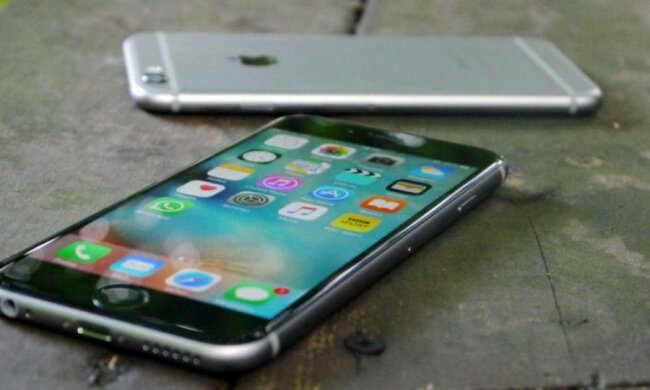 Застарілий iPhone втер носа флагманам компанії