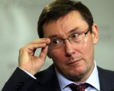 Мужчина хотел купить дружбу Луценко за $5000