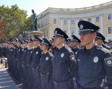 Патрульные приняли присягу на Потемкинской лестнице в Одессе (фото)