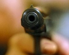 Озброєний чоловік погрожував відвідувачам магазину у Фастові