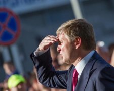 Вслед за Онищенко ГФС дала карт-бланш Ахметову