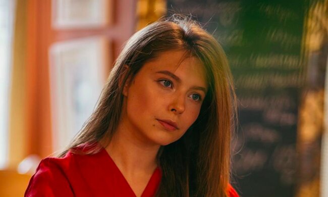 Дочь Кравец из "Квартал 95" Маша кардинально сменила стиль, еще больше похожа на маму: фотофакт