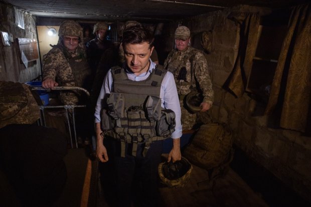 Главное за ночь: "военная тревога" Зеленского, украинская блокада в Крыму, прощание с Кличко и перерасчет пенсий