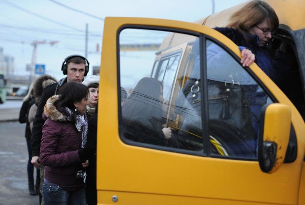 Пасажир зажадав говорити російською, але його заткнула вся маршрутка: урок ласкавої українізації