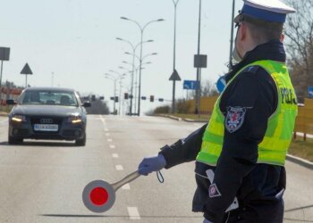 Польская полиция на дороге, скрин с YouTube