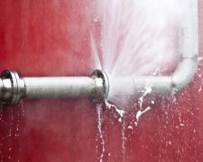 Прорив труб. Фото з відкритих джерел