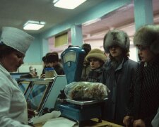Бідність і натовп алкоголіків - заборонені фото часів СРСР, які спливли тільки сьогодні