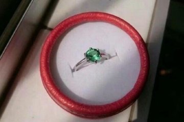Китайський студент вразив кохану саморобним смарагдом