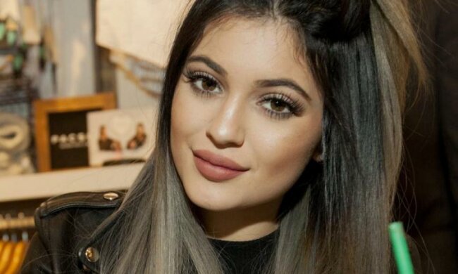 Кайлі Дженнер показала перші хвилини життя свого малятка