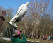 Заміна одних міфів іншими: український співак розніс декомунізацію в пух і прах
