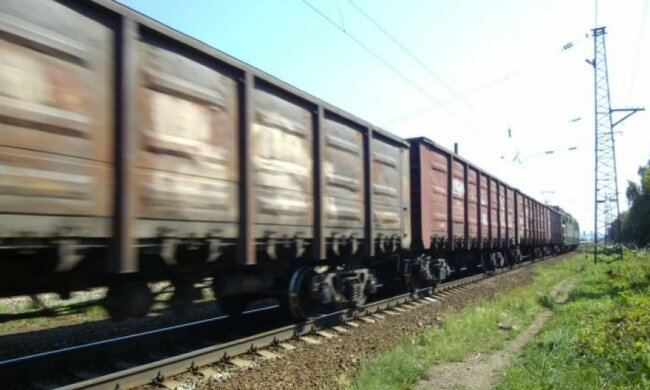 "Укрзалізниця" скоротила перевезення вантажів