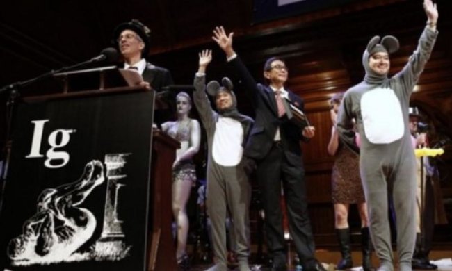 За Шнобелівську премію давали 10 трлн зімбабвійських доларів