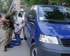 На Луганщині затримали чотирьох міліціонерів-хабарників (фото, відео)
