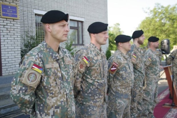Выпускников военных ВУЗов обяжут платить: за что ВСУ накажет украинцев