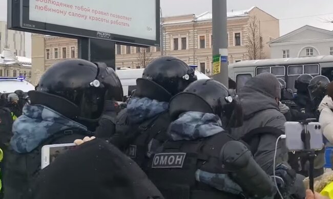 Протесты в России, кадр из видео
