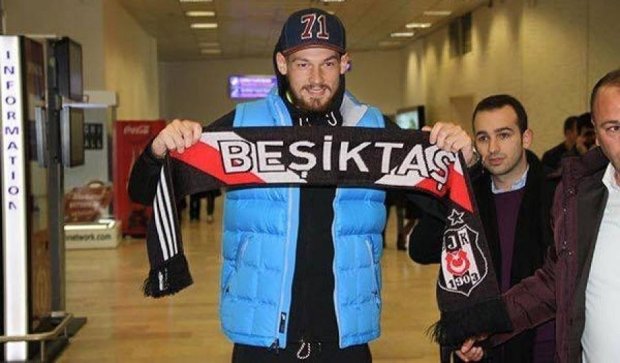 Денис Бойко уже в Стамбуле (фото)