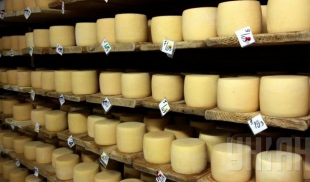 Украина "экспортирует" сыр в Крым вместо Европы