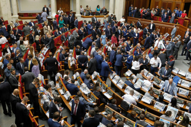 Сплошные "прогулы": франковчанам показали, сколько заседаний Рады пропустили депутаты из Прикарпатья