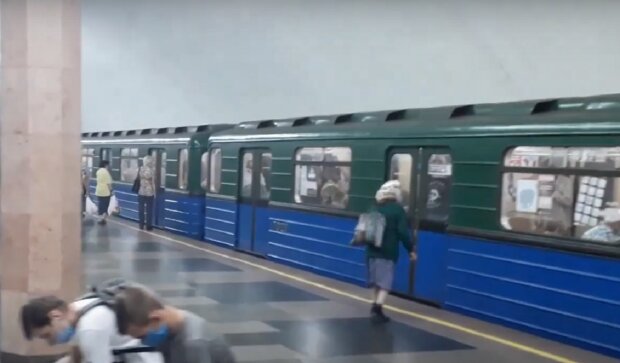 Харьковское метро, кадр из видео, изображение иллюстративное: YouTube