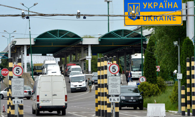 Электронные визы станут дороже: украинцам назвали стоимость