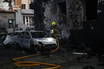 Ракетна атака на Київ: ДСНС ліквідовує наслідки