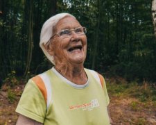 Одеські бабці знаходять молодих чоловіків: у чому причина масового одруження