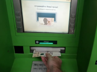 Банкомат. Фото: скрін youtube