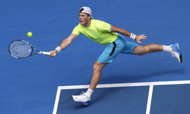 Украинский теннисист Марченко победил очередного соперника и приблизился к титулу в Италии