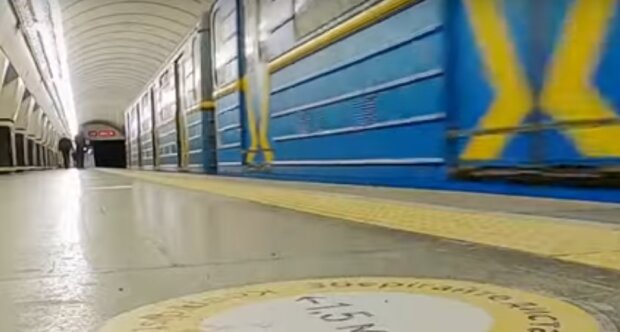 Киевляне обьявили Кличко мусорную "войну" в метро