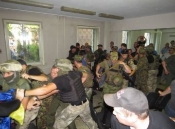 Підозрюваний у вбивстві офіцера СБУ під час суду намагався втекти 