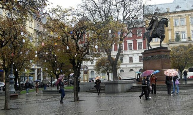 Львів перетвориться на місто мокрих ніг: стихія готує неприємний сюрприз 7 листопада