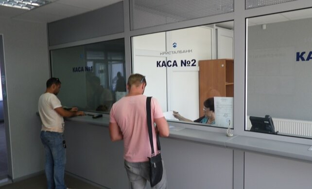 Новую купюру в 1000 гривен не берут в банках и магазинах, почему так происходит