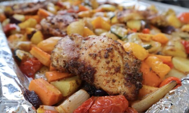 Запечена курка по-каджунськи: фото скрін Ютуб