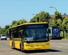 Автобус Київпастранс на маршруті у Святошинському районі
