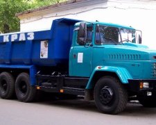 На Харківщині вантажівки двічі випадково переїхали чоловіка 