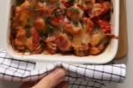 Запеканка с курицей и грибами, кадр из видео