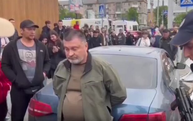 Володимир Майбоженко на місці аварії. Фото: скрін з відео