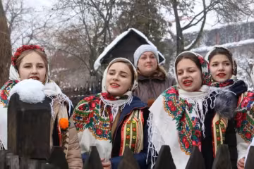 Колядки, щедрівки та посівання на Різдво 2020: традиції, забобони і дати