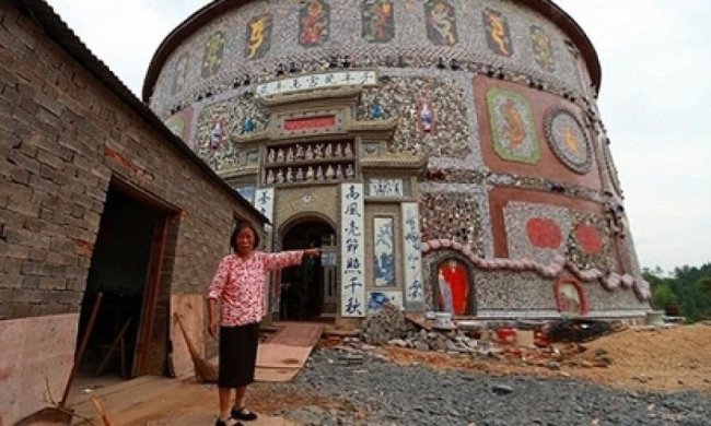 Пенсионерка построила фарфоровый дворец за 900 тыс доларов