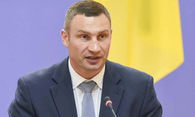 "Заощаджуємо ваші гроші": Кличко виправдався перед закляклими киянами за холодні батареї