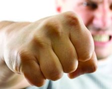 Хто нагородив людину жагою до насилля