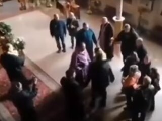 бійка в церкві, скріншот з відео