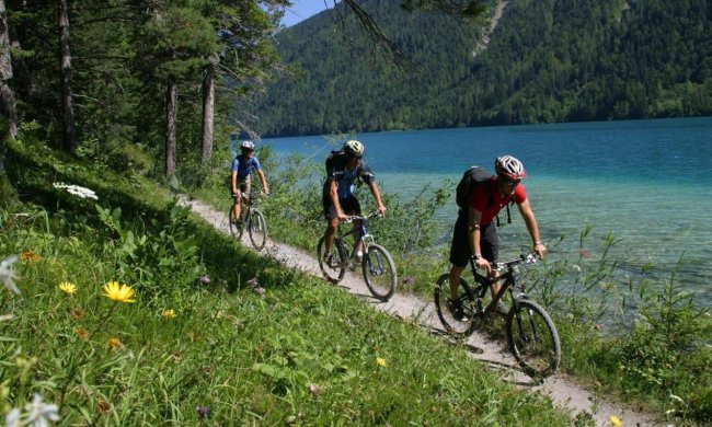 В Карпаты на велосипеде: сезон покорения вершин объявляется открытым