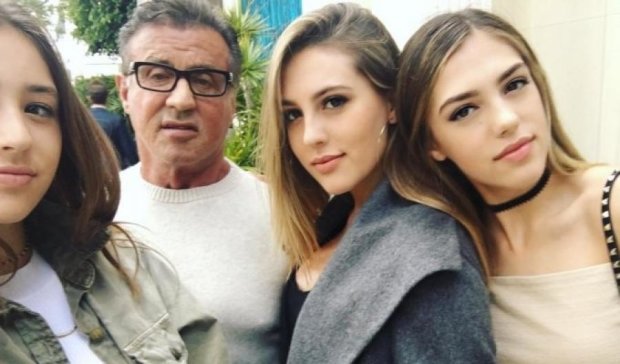 Сталоне похизувався доньками в Instagram