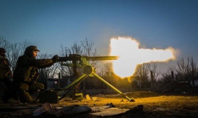 Ночью боевики атаковали с тяжелой техники