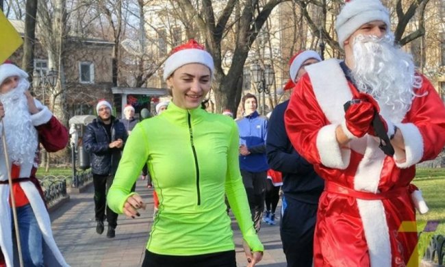 Сотні Санта Клаусів пробігли по Одесі (фото)
