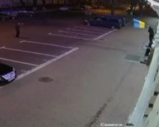 П’яні одесити вкрали стяг в поліції (відео)