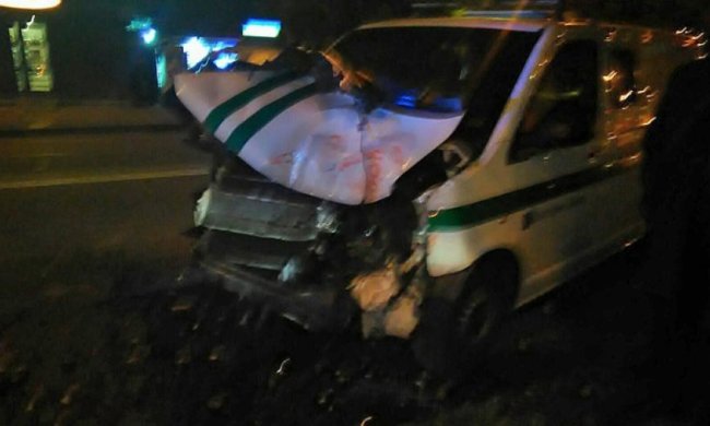 Інкасаторська машина протаранила трамвай у Києві (фото)