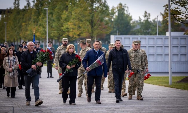 Вічна пам'ять Героям: на Національному військовому меморіальному кладовищі з почестями поховали чотирнадцять захисників